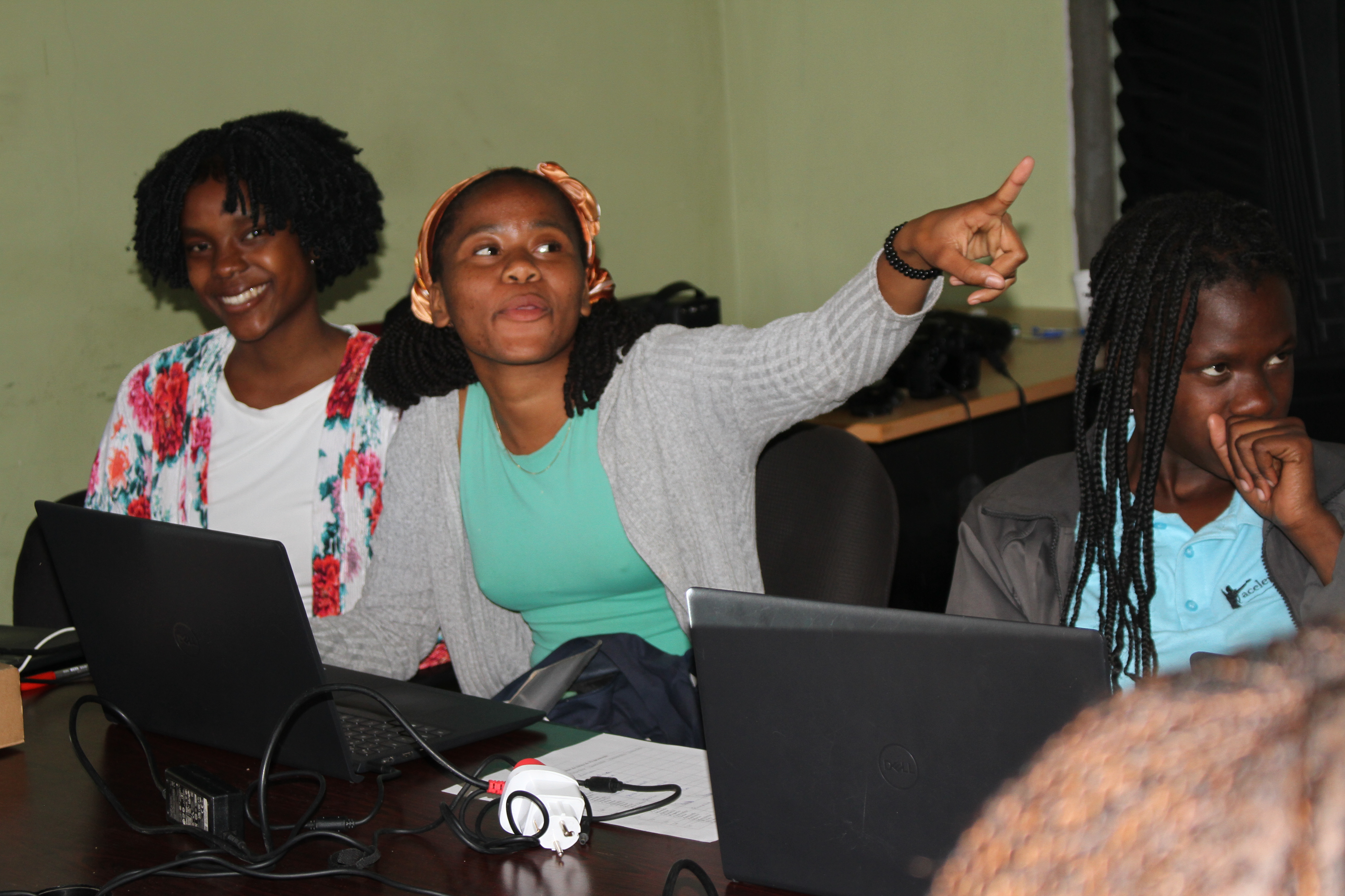 Profissional negro de sucesso em escritório